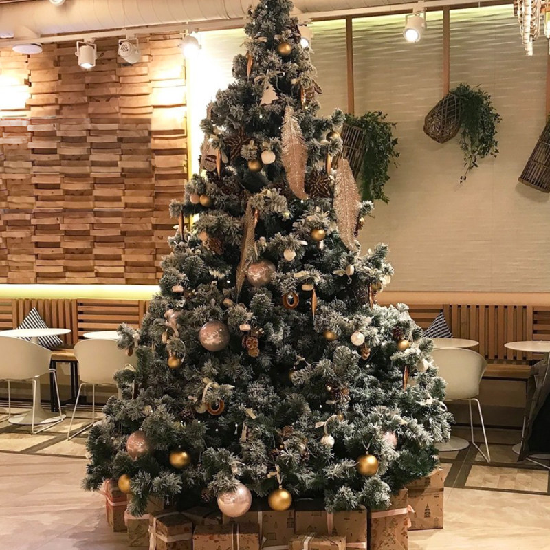 Дизайнерская  Елка с Золотым новогодним декором Christmas Tree Golden Feathers Золотой Зеленый в Воронеже | Loft Concept 