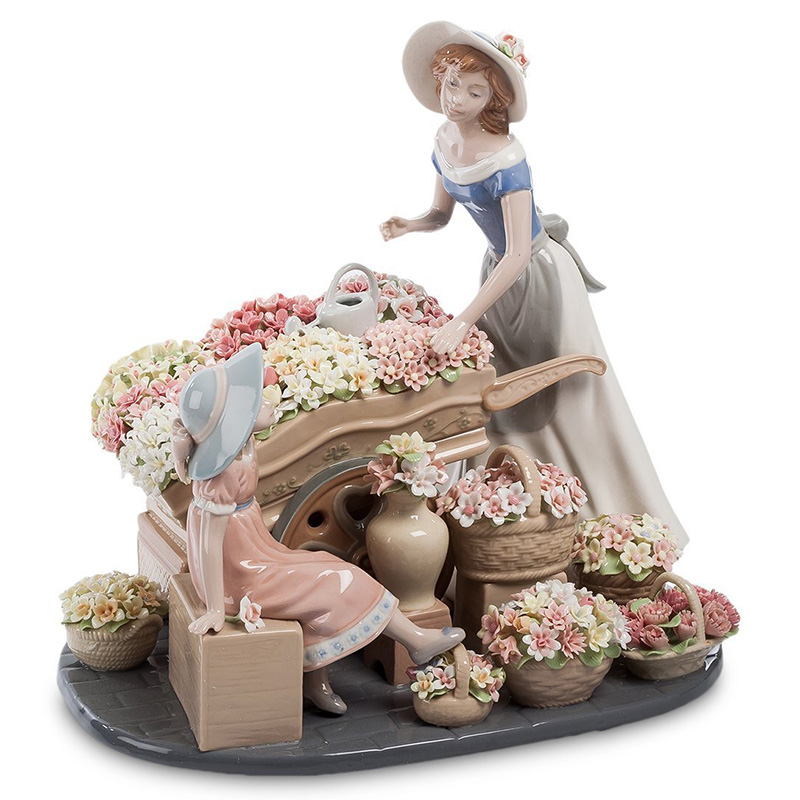 Статуэтка фарфоровая Девушка и маленькая девочка с цветами Charming Statuette Белый Розовый Серо-голубой Зеленый Бежевый Серый в Воронеже | Loft Concept 