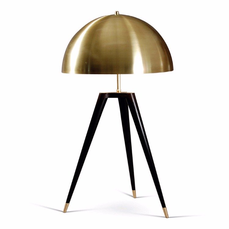 Настольная лампа Matthew Fairbank Fife Tripod Table Lamp Черный Глянцевое золото в Воронеже | Loft Concept 