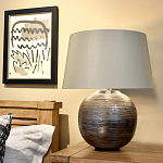 Настольная лампа с круглым фарфоровым основанием ручной работы с покрытием глазурью и белым абажуром из искусственного шелка Elstead Lighting варинант исполнения - 2 | Loft Concept в Воронеже