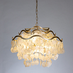 Люстра подвесная с белыми перламутровыми подвесками и изогнутыми золотистыми элементами Диаметр 60 см SHELL Chandelier варинант исполнения - 2 | Loft Concept в Воронеже