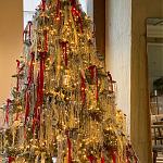 Комплект Новогодней Елки вместе с серебряной мишурой и красными лентами варинант исполнения - 1 | Loft Concept в Воронеже