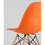 Пластиковый стул на ножках из массива бука Eames Orange варинант исполнения - 3 | Loft Concept в Воронеже