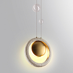 Подвесной светильник с бежевым текстурным кольцом и латунным шаром в центре Tactile  варинант исполнения - 7 | Loft Concept в Воронеже