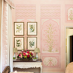 Обои ручная роспись Jharokha Arches Original colourway on pink painted Xuan paper варинант исполнения - 1 | Loft Concept в Воронеже