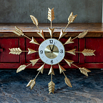 Часы настенные золотые из металла с декором в виде стрел Current Time варинант исполнения - 2 | Loft Concept в Воронеже