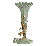 Ваза зеленая фарфоровая с волнистым краем с бронзовой фигуркой журавля Eden Garden  варинант исполнения - 1 | Loft Concept в Воронеже