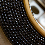 Зеркало в черной фактурной раме с золотым кантом Summon the Light варинант исполнения - 2 | Loft Concept в Воронеже