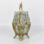 Ваза белого цвета из фарфора с ярким цветочным узором и бронзовыми ручками в виде ветвей Eden Garden porcelain and bronzeм варинант исполнения - 2 | Loft Concept в Воронеже