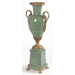 Ваза зеленого цвета из фарфора на высокой подставке с бронзовыми ручками Eden Garden porcelain and bronze варинант исполнения - 2 | Loft Concept в Воронеже