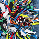 Подушка круглая из джинсовой одежды Heart Round варинант исполнения - 2 | Loft Concept в Воронеже