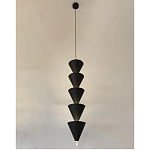 Подвесной светильник светодиодный в виде ряда черных металлических конусов  Herringbone варинант исполнения - 1 | Loft Concept в Воронеже