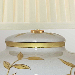 Настольная лампа с фарфоровым основанием бежевого цвета с рисунком и плиссированным абажуром на темной подставке Elstead Lighting варинант исполнения - 8 | Loft Concept в Воронеже