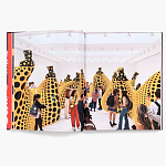 Книга по искусству Yayoi Kusama: I Spend Each Day Embracing Flowers варинант исполнения - 4 | Loft Concept в Воронеже