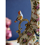 Ваза белого цвета из фарфора с цветочным рисунком и бронзовыми ручками с фигурками птиц Eden Garden porcelain and bronze варинант исполнения - 1 | Loft Concept в Воронеже