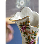 Ваза белого цвета из фарфора с цветочным рисунком и бронзовыми ручками с фигурками птиц Eden Garden porcelain and bronze варинант исполнения - 5 | Loft Concept в Воронеже