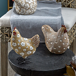 Статуэтка курица с резными белыми цветами на бежевой фактурной поверхности Rustic Chicken варинант исполнения - 4 | Loft Concept в Воронеже