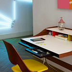 Письменный стол с 2-мя чёрными выдвижными ящиками и нишей с цветными разделителями Ballan варинант исполнения - 6 | Loft Concept в Воронеже