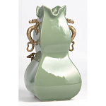 Ваза зеленого цвета из фарфора с бронзовыми ручками в виде драконов и рельефным цветочным декором Eden Garden porcelain and bronze варинант исполнения - 4 | Loft Concept в Воронеже