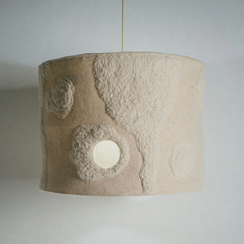 Подвесной светильник из шерсти в технике сухого валяния Dry Felted Wool Lamp Бежевый в Воронеже | Loft Concept 
