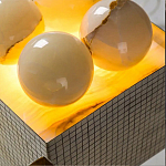 Настольная лампа с основанием из 24 выточенных сферических камней Through Stone варинант исполнения - 5 | Loft Concept в Воронеже