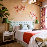 Обои ручная роспись Lilium Special Colourway on yellow painted silk варинант исполнения - 1 | Loft Concept в Воронеже