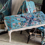 Банкетка из массива бука с цветочным принтом Turquoise Beige Chinoiserie Garden Banquette варинант исполнения - 5 | Loft Concept в Воронеже