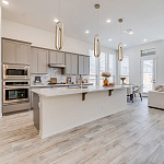 Подвесной светильник золотого цвета с двумя вытянутыми овальными рамками в форме скрепки Eurofase варинант исполнения - 7 | Loft Concept в Воронеже