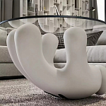 Дизайнерский журнальный стол с круглой прозрачной столешницей на белом фигурном основании Luqak варинант исполнения - 4 | Loft Concept в Воронеже