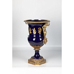 Ваза темно-синего цвета из фарфора с бронзовыми ручками в виде фигур Eden Garden porcelain and bronze варинант исполнения - 1 | Loft Concept в Воронеже