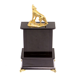 Часы настольные с декором в виде волка из натурального камня Офиокальцит Wolf Stone Clock варинант исполнения - 4 | Loft Concept в Воронеже