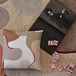 Подушка декоративная хлопковая бежевого цвета с абстрактным принтом Elysian Flow Sand варинант исполнения - 5 | Loft Concept в Воронеже