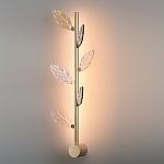 Бра с золотистой вертикальной трубкой и декоративными прозрачными листьями из стекла Sylva  варинант исполнения - 4 | Loft Concept в Воронеже