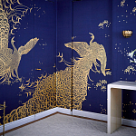 Обои ручная роспись в стиле Арт-деко Whistler Peacocks Colourway SC-100 on Empire Blue dyed silk варинант исполнения - 2 | Loft Concept в Воронеже