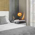 Настольная лампа с круглым деревянным отражателем и черным цилиндрическим плафоном Accord Lighting варинант исполнения - 7 | Loft Concept в Воронеже