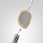 Подвесной светильник с шарообразным плафоном из белого стекла с подвеской из камня и кисточкой Agatelle варинант исполнения - 7 | Loft Concept в Воронеже