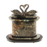 Часы настольные из натурального камня с декором в виде двух лебедей Swans Stone Clock варинант исполнения - 3 | Loft Concept в Воронеже