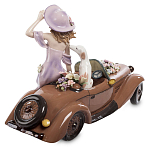Статуэтка фарфоровая Девушка с автомобилем Charming Statuette варинант исполнения - 2 | Loft Concept в Воронеже