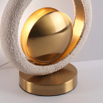 Настольная лампа с бежевым текстурным кольцом и латунным шаром в центре Tactile   варинант исполнения - 8 | Loft Concept в Воронеже