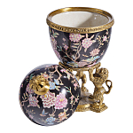 Шкатулка в форме яйца на величественных львах из фарфора с бронзовыми элементами Eden Garden варинант исполнения - 2 | Loft Concept в Воронеже