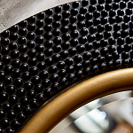 Зеркало в черной фактурной раме с золотым кантом Summon the Light варинант исполнения - 3 | Loft Concept в Воронеже