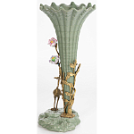 Ваза зеленая фарфоровая с волнистым краем с бронзовой фигуркой журавля Eden Garden  варинант исполнения - 2 | Loft Concept в Воронеже