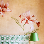 Обои ручная роспись Lilium Special Colourway on yellow painted silk варинант исполнения - 2 | Loft Concept в Воронеже