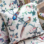Подушка декоративная с изображением птицы в саду Beige Chinoiserie Birds in the Rose Garden Cushion варинант исполнения - 2 | Loft Concept в Воронеже