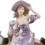Статуэтка фарфоровая Девушка с автомобилем Charming Statuette варинант исполнения - 1 | Loft Concept в Воронеже